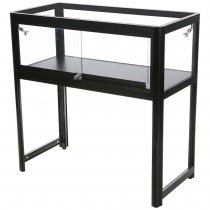 Svart glasmonter med låsbara skjutglas, belysning och stabil ram